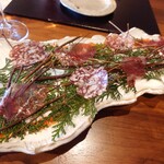 Tokuyamazushi - 牛肉の生ハム、鹿と熊のサラミ