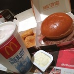 マクドナルド - 本日のランチ☆マクドナルドのテキサスバーガー＆ナゲット(クリーミーランチソース)＆マックシェイク(ブルーベリー)☆テキサスバーガーのビーフ感がいいね( ´ ▽ ` )ﾉ