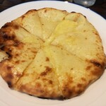 エスニックレストラン ハヌマン - チーズナン