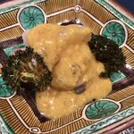 日本料理FUJI - 炭で軽く炙った伊勢海老〜伊勢海老の味噌と、素揚げしたブロッコリー