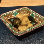 日本料理FUJI - 炭で軽く炙った伊勢海老〜伊勢海老の味噌と、素揚げしたブロッコリー