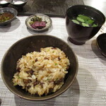 Koube Teppan Suteki Iwasaki - ガーリックライス（牛吸い物・漬物付き）