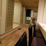 いわし亭 - オープンして日が浅く綺麗な店内