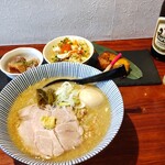 Yaki Miso Ramen Yadoya - おまかせ飯 500円、味玉味噌らーめん 950円、赤星(中瓶) 600円