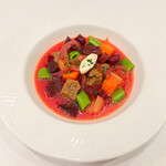 銀座エスコフィエ - ウクライナ伝統の煮込みスープ「ボルシチ」