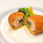 銀座エスコフィエ - ウクライナ風カツレツ「チキンキーウ」