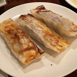 一二三凱旋楼 - 鉄板餃子(380円)