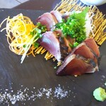 うみからそらへ - ポン酢  塩  ワサビ  生姜  が用意されていて  ネギ カイワレも添えられています