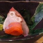 うみからそらへ - お刺身は  サーモン  タコ  カンパチ  刺身醤油もあり