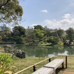 六義園 吹上茶屋 - 茶屋から見える庭園