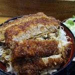 昭和軒 - カツ丼のアップ