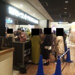 焼肉ライク - 18:30頃訪問も大行列…。33人並んでいました②。 (2022.04.09)