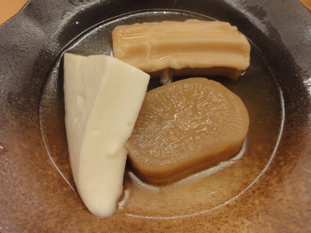 赤玉- はんぺん竹轮麸大根