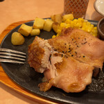 Saizeriya - 若鶏のディアボラ風 500円
                断面アップ