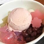 172155837 - さくらのアイスクリーム、桜色のゼリーと桜形の羊羹