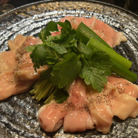焼肉 しんうち 神楽坂 - もつしゃぶ
                    塩ホルモン(ギャラ)、ちょうちょ(コプチャン)、しまちょう(テッチャン)