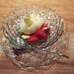 帝国ホテル 寅黒 - バンジョーヌのアイスクリーム  あまおうのコンフィチュール