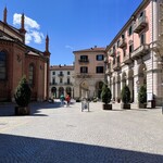Antica Pasticceria Castino - Cattedrale di San Donato 広場へ向かう