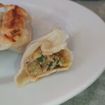 濃厚とんこつ 金沢家 - ギョウザ断面
