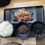 Shichirin Yakiniku Anan - ジンギスカン定食♬
                880円
                ライス大