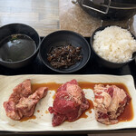 七輪焼肉 安安 - カルビ3点盛り定食♬
            1180円
            ライス中