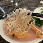 Xing Hua - プティエン・レッド・マッシュルーム・ローミー（麺リフト）