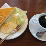 マザーグース - モーニング ブレンド + モーニング セット(トースト+目玉焼き+サラダ) 380円