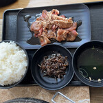 Shichirin Yakiniku Anan - ジンギスカン定食♬
      880円