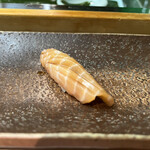 すし匠 - 桜ますの桜の葉漬けのにぎり