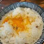 いっかく食堂 - サービス生卵をご飯に