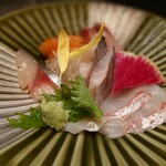 酒と料理　戸塚駅横研究所 - 市場刺身(¥1,180)