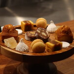 IZA - ミニャルディーズ