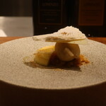 IZA - チーズケーキとトンカ豆のジェラート