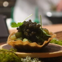 IZA - キャビアのタルトアップ