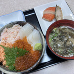 すずや食堂 - 海鮮丼、焼魚、味噌汁
