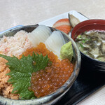 すずや食堂 - 海鮮丼、焼魚、味噌汁