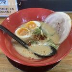 豚そば 武内製麺 - 特製味玉豚骨ラーメン赤い極上タレ620円