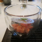 オマージュ - フルーツトマトとコンソメジュレ