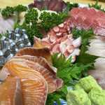居酒屋 一 - お刺身盛り合わせ。　何人前なんだろう。