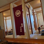 Ue Matsu Sakura Zushi - 座敷席もあります。