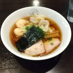 八雲 - 特製ワンタン麺ハーフ黒だし