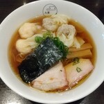 八雲 - 特製ワンタン麺ハーフ黒だし