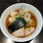 八雲 - 特製ワンタン麺ハーフ黒だし