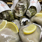 Izakaya Hajime - 岩牡蠣。大きい！！