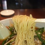 中華料理と餃子 珠鴻 - 麺 リフト