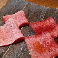 和牛とタン 焼肉 とみ 新橋本店 - 