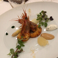 オーベルジュ・ド・リル トーキョー - 赤海老のソテー　柑橘の香り　ホワイトアスパラガス　フロマージュ・フレのディップ添え