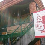 CHAMPION TURKISH KITCHEN BAR - ここの２階が『CHAMPION TURKISH KITCHEN BAR』だよ。