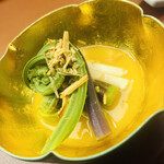 美会 - 春野菜と行者ニンニクのソムタム