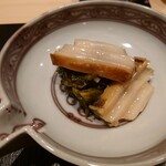 伯雲 - 蒸し鮑と春キャベツの肝和え